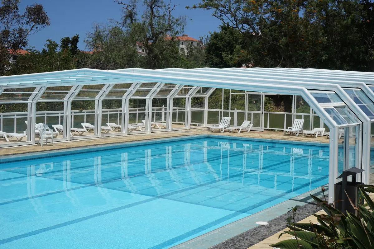 Hivernage d'une piscine hors sol : étapes et erreurs à éviter